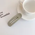 Fermaglio per capelli rettangolare oversize verde salvia opaco, stile minimalista - Stile Grigio Chiaro