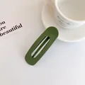 Fermaglio per capelli verde scuro opaco oversize con design ovale minimalista - Stile Verde