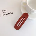 Fermaglio per capelli bordeaux opaco extra large con design ovale traforato minimal - Stile rosso