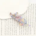 Barrette chat en acétate avec texture marbrée violette et détails dorés élégants - Violet de Rêve