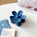 Pinza per capelli a fiore blu intenso opaco con elegante design in resina a cinque petali - Fiori Blu Scuro