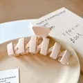 Matte peach pink wavy hair claw clip in a minimalist ceramic dish setting - Wave Style (17#) / Light Coffee
