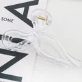 Transparente Haarklammer mit goldener Metallfeder, 13cm große Haarschmuck-Schleife - Klarweiß