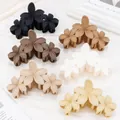 Lot de 6 pinces à cheveux fleurs mates aux tons neutres noir, marron et crème - Triple Fleur Tons Terre Rétro (Lot Treize)