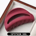 Matte donkerrode halfronde holle haarklem voor dames in de afmeting 10x5x5cm - Mat Rood