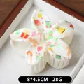 Kerst thema witte bloem haarklem met peperkoekman en kerstbel prints voor dames - Cadeau