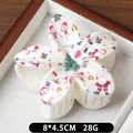 Pince à cheveux fleur avec motifs du Père Noël et bonhomme de neige, taille 8x4,5cm - Base Blanche Père Noël et Cadeau