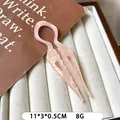 Elegante U-vormige haarkam in parelmoer roze PVC in Franse vintage stijl - U-vormige Gegolfde Stijl / Lichtroze