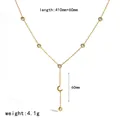Detalle de collar en Y dorado que muestra 410mm de largo y especificación de 4,1g - Estilo Gota de Luna (TN3685) / Dorado