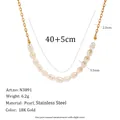 Nahaufnahme der 18 Karat vergoldeten Edelstahl-Halskette mit Perlen und Maßangaben. - Modestil (N3891) / Gold