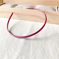 Diadema fina de plástico en rojo rosa con diseño interior antideslizante - Púrpura