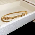Bracelet jonc élégant en acier inoxydable doré avec des accents de zircone étincelants - Style 2 Jonc Pavé / Or