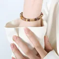 Handgemaakte natuurstenen kralenarmband in Franse stijl met gepolijste gouden kralen - Armband (E426)