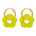 Orecchini a cerchio dorati con ciondolo a fiore in resina giallo neon dal look trendy - Orecchini / Verde Tè