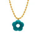 Collana a catena con perle dorate e ciondolo a fiore in resina marmorizzata verde acqua - Collana / Verde petrolio