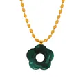 Elegante collana in titanio placcato oro con ciondolo a fiore in resina verde da donna - Collana / Verde Scuro