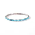 Minimalistisches silberfarbenes Tennisarmband mit quadratischen, lebhaften Türkisen. - 3.0mm / Weißgold