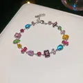 Vista detallada de una pulsera de circón multicolor con varias formas de piedras. - Estilo 40# Dorado Colorido Formas Múltiples