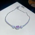 Nahaufnahme eines eleganten rosa Zirkonia-Armbands mit verstellbarer silberner Kette - Rosa Ovaler Süßer Stil (41#)