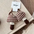 Dettaglio di elastici per capelli a fungo in tessuto a quadretti marroni e pizzo - Forma Di Fungo In Velluto A Coste A Quadretti