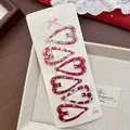 Detalle de 6 pinzas para el pelo con forma de corazón y motivos de cuadros y leopardo en tarjeta - Corazón