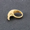 Bague unique en acier inoxydable doré poli au design de dent de loup magatama - Taille 7 / Or 18K