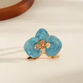 Elegante bracciale rigido a fiori in smalto blu con dettagli in metallo dorato - Anello / Blu