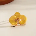 Elegante bracciale rigido aperto a doppio strato con fiore in smalto giallo e metallo - Anello / Giallo