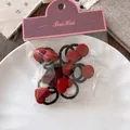 Set de gomas para el pelo infantiles con corazones de tela rojos y lazos negros - Estilo 5 - Corazón Rojo (10 Piezas)