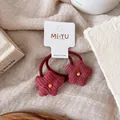 Par de coleteros de estrella a cuadros rojos con cuentas amarillas de moda - Estrella Roja de Cuadrícula