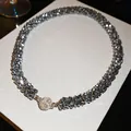 Detailansicht der kugelgestrahlten Kristallperlenkette in Gunmetal mit glitzerndem Verschluss - Grau