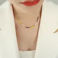 Collier élégant avec perles œil de chat jaunes et violettes et perles blanches - Collier en Or - 40+5cm