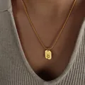 Goldene Titanstahl-Schlangenkette mit rechteckigem Anhänger und Smile-Gravur - 44+5cm / Gold Schwarzer Strass