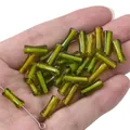 Perline in resina verde oliva a forma di bambù traslucido per creazione di gioielli - Verde Trasparente (5 Pezzi/Confezione) / 13x5mm (Diametro del foro circa 1mm)