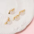 Ciondolo Fu cinese placcato oro 14K stile giada con piccoli ciondoli a forma di moneta - Stile Borsa Portafortuna / 14x13mm / Bianco