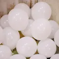 Primer plano de globos de látex blanco macaron para decoración de bodas y fiestas - 10 Pulgadas (100 Unidades/Paquete) / Blanco macarrón