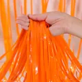 Dettaglio della tenda a frange arancione per decorazione murale di feste e eventi - Arancione Macaron