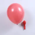 Globo de látex macaron rojo grueso que muestra estados inflado y desinflado - 10 Pulgadas (100 Unidades/Paquete) / Rojo Macaron