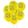 Primer plano de globos de látex amarillos con estampado de leopardo para fiestas de selva - Leopardo Amarillo / Paquete de 100