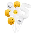 Détail du kit ballons d'anniversaire avec marguerite et ballon chiffre 5 blanc - Style Marguerite Numéro 5