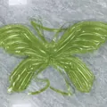 Detailansicht eines halbtransparenten grünen Schmetterlingsballons mit Texturprägung - Gelee Grüne Flügel (Kein Licht)