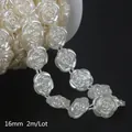 Ghirlanda di rose in resina da 16mm bianco crema su rotolo da 2m per decorazioni DIY - Catena di Perle Artificiali a Forma di Rosa / 16mm (2m/Confezione) / Bianco latte
