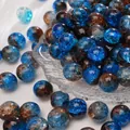 Blauwe en amberkleurige craquelé glaskralen voor DIY-sieraden in een glazen schaal - Blauw Bruin Gemengd (Nr.18)