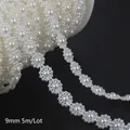 Nastro di pizzo con perle a rosa bianca 9mm per accessori sposa DIY, rotolo da 5m - Catena di Perle Artificiali a Forma di Girasole / 9mm (5m/Confezione) / Bianco latte