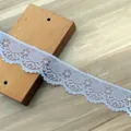 Dentelle blanche de 4cm avec motif floral et bords festonnés pour couture DIY - Largeur 4cm (5 Yards/Paquet) / Bleu lac