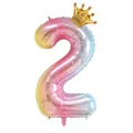 Macro-opname van 32 inch regenboog nummer 2 ballon met gouden kroon feestversiering - Gradiënt Getal 2 Met Kroon / 32 inch