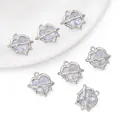 Lavendelfarbene Herzanhänger mit silbernem Dornendesign für DIY Schmuckherstellung - Herz-Klauen-Stil (Weißer Stein/Nur Anhänger) / 1 Stück (17x16mm) / Silber