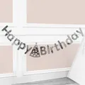 Silberne Happy Birthday Girlande mit Partyhut für die Geburtstagsszenen Dekoration - Silber