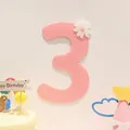 Décoration d'anniversaire numéro 3 en feutre rose avec marguerite et accessoires de fête - Chiffre 3 / Rose