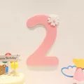 Chiffre deux rose en feutre pour décoration d'anniversaire avec petite fleur - Chiffre 2 / Rose